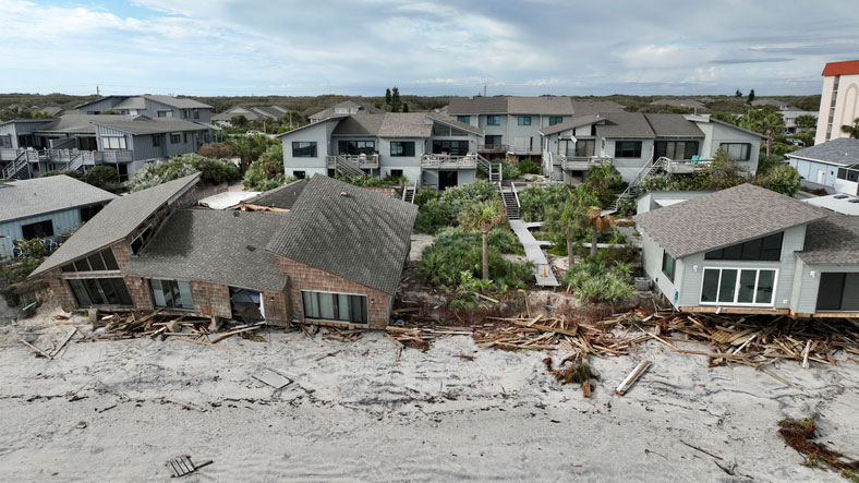 collapsed home in smyrna beach